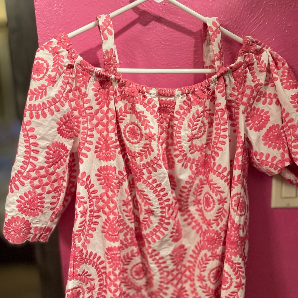 A nice off the shoulder shirt.  Dress up or down.  Never worn!!  So flattering!!